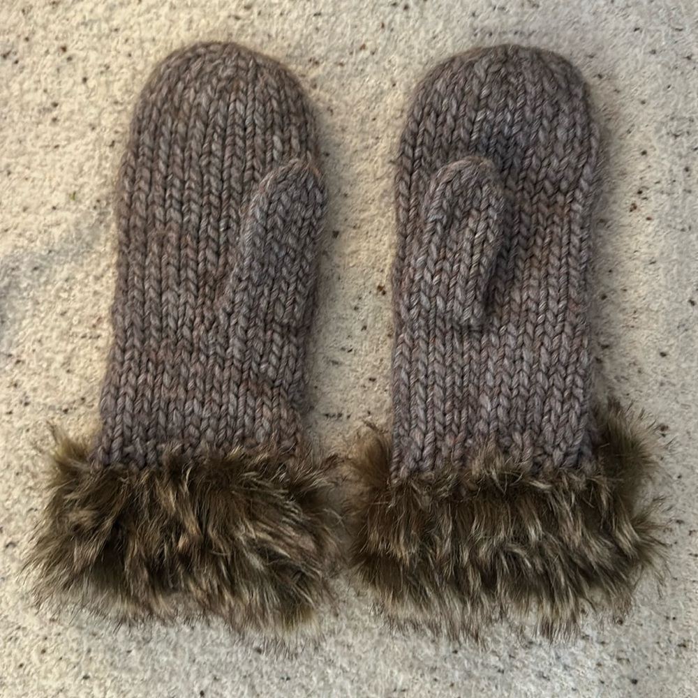 Matching winter hat & mitten set. Worn a few times, like new.